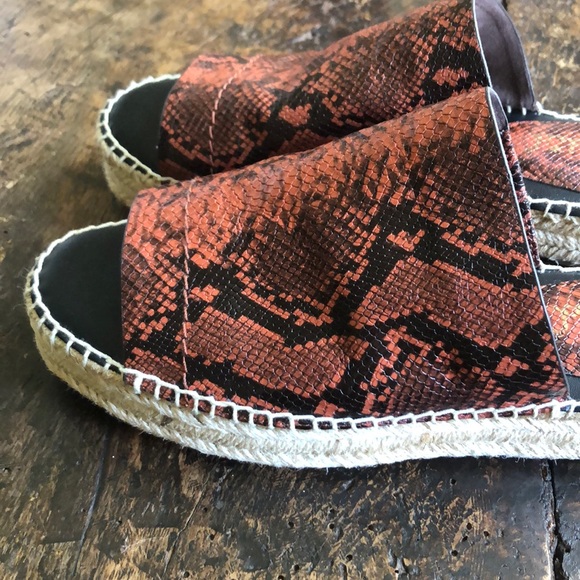 Splendid Thaddeus Slip on in Brick size 10 - Picture 4 of 8